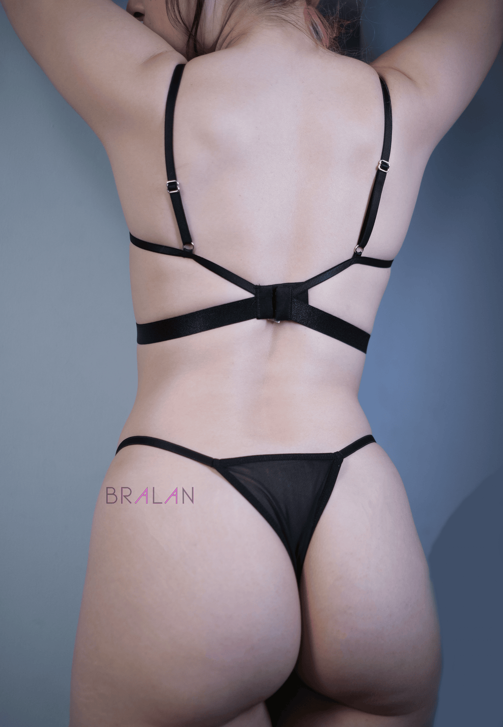 Black Lace Underwire Lingerie Set – Elegant Back Strap Detail